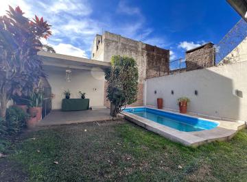 Casa · 186m² · 5 Ambientes · Casa en Venta, Abasto, Rosario, 4 Dorm., Patio y Pile!