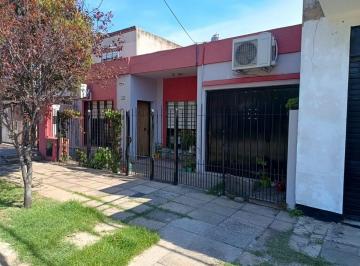 Casa · 85m² · 3 Ambientes · 2 Cocheras · Casa en Alquiler Castelar