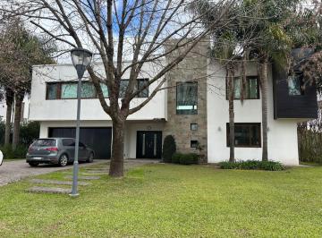 Casa · 342m² · 4 Dormitorios · 2 Cocheras · Excelente Propiedad en Terravista!