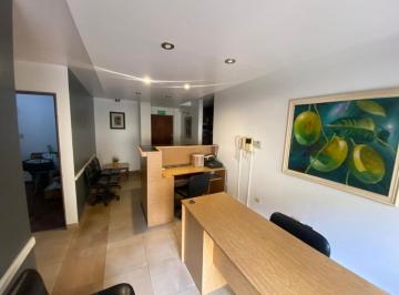 Oficina comercial de 9 ambientes, Córdoba · Ambientes Amplios y Cómodos en Planta Baja, Patio