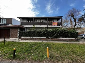 Casa · 299m² · 4 Ambientes · 3 Cocheras · Chalet 4 Ambientes en Venta en San Isidro