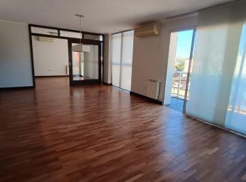 Departamento · 131m² · 4 Ambientes · 1 Cochera · Departamento en Caseros Al 200