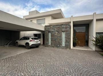 IMG_8425.jpeg · Venta Casa, Altos del Chateau, 3 Dor. Escritorio, Casita Extra
