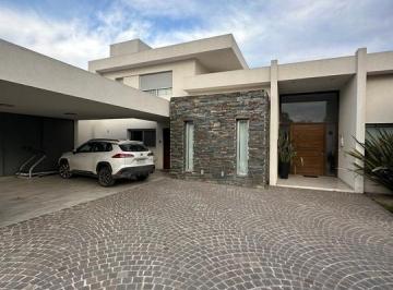 IMG_8425.jpeg · Venta Casa, Altos del Chateau, 3 Dor. Escritorio, Casita Extra