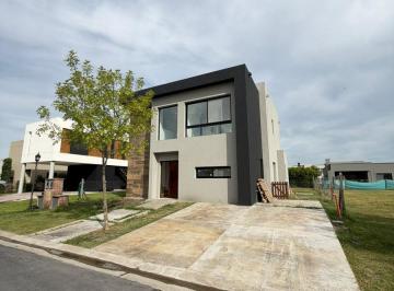Casa · 165m² · 5 Ambientes · 3 Cocheras · Venta Casa 5 Amb Barrio Vila Marina 1 Villanuev Tigre