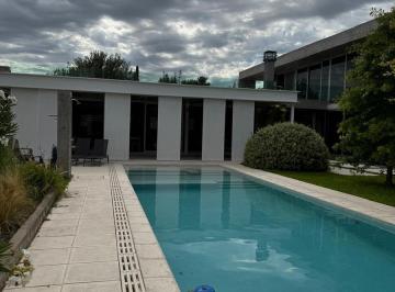 Casa · 611m² · 7 Ambientes · 4 Cocheras · Casa en Kentucky