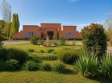 Casa · 250m² · 4 Ambientes · Casa en Alquiler en La Escondida, Pilar, G. B. a. Zona Norte