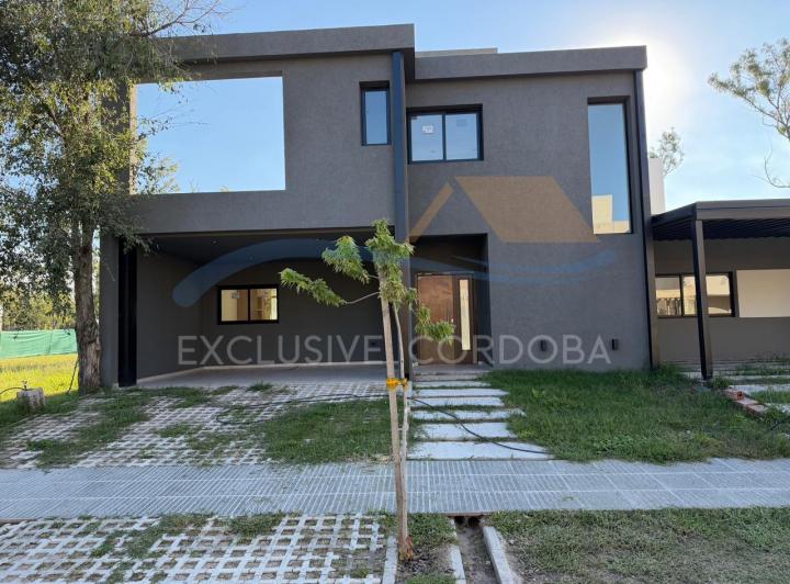 Casa · 163m² · 3 Ambientes · 2 Cocheras
