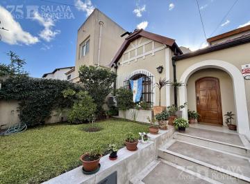 Casa · 181m² · 5 Ambientes · 2 Cocheras · Casa en Olivos 4 Ambientes - Jardin - Pileta