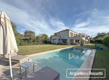 Casa · 1248m² · 6 Ambientes · 2 Cocheras · Venta Casa 4 Dorm. Kentucky