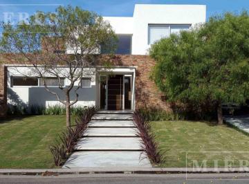 Casa · 403m² · 5 Ambientes · 4 Cocheras · Casa en Venta, Sobre Lote Al Agua en Santa Barbara