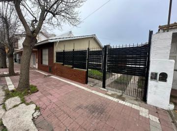Casa · 97m² · 2 Ambientes · 1 Cochera · Casa en San José en Lote de 233 m