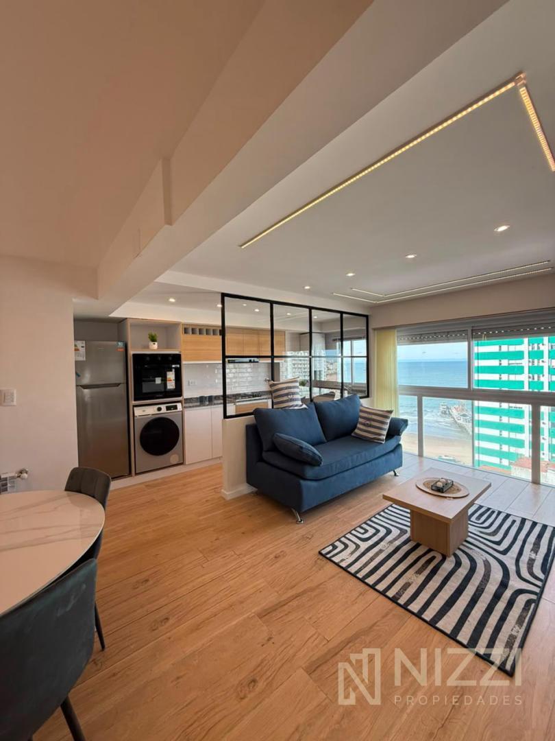 Departamento de 3 ambientes a la calle con balcón, vista al mar y cochera