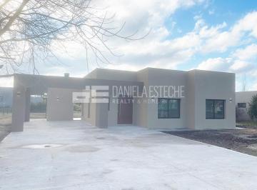 Casa · 137m² · 4 Ambientes · Casa en Los Alcanfores en Una Planta a Estrenar