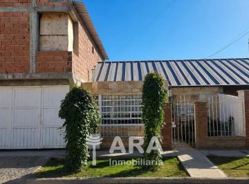 Casa · 200m² · 5 Ambientes · 1 Cochera · Casa 2 Dorm. + Cochera + Quincho + Avance de Ampliación en Cipolletti