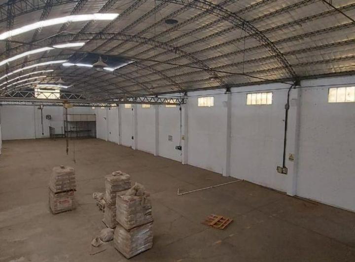 Bodega-Galpón · 450m² · 6 Ambientes