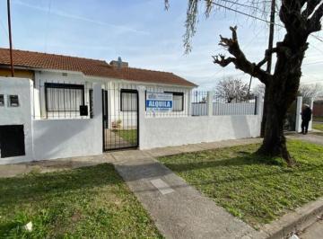 Casa · 155m² · 5 Ambientes · 1 Cochera · Casa de 3 Dorm. y Dependencias en Barrio Itec