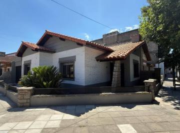 Casa · 90m² · 3 Ambientes · 1 Cochera · Casa en Venta Uso Profesional Castelar Norte