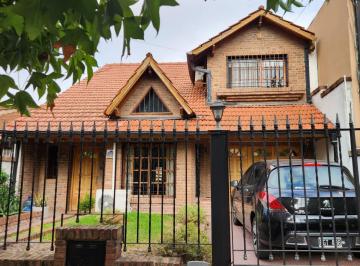 Casa · 236m² · 4 Ambientes · 2 Cocheras · Casa en Ituzaingó