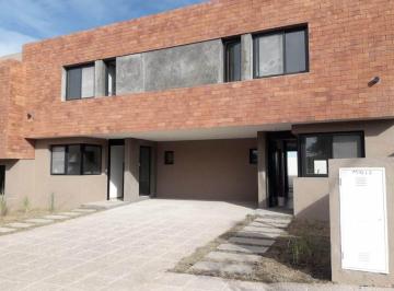 Casa de 6 ambientes, Córdoba · Miradores de Manantiales - Dormitorio en Suite y Vestidor