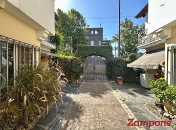 Casa · 75m² · 4 Ambientes · 1 Cochera · Venta de Duplex de 4 Ambientes en Condominio con Cochera, Patio y Parrilla.