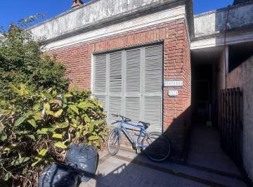Casa · 140m² · 4 Ambientes · Venta Casa Para Dos Familias en Block a Reciclar