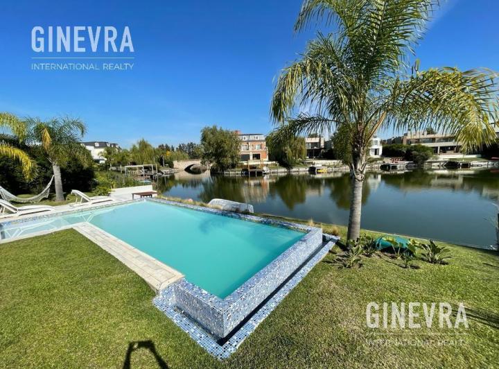 Casa · 345m² · 6 Ambientes · 3 Cocheras