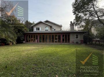 Casa · 220m² · 4 Ambientes · 4 Cocheras · Casa en Venta en Solar del Bosque, Canning
