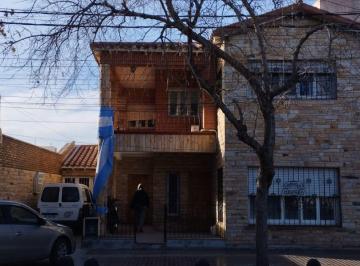 Casa · 330m² · 8 Ambientes · 2 Cocheras · Venta - Casa Plaza de Maipu - Mendoza
