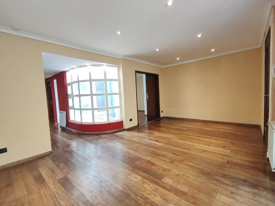 Departamento con terraza propia, ambientes amplios y detalles de calidad
