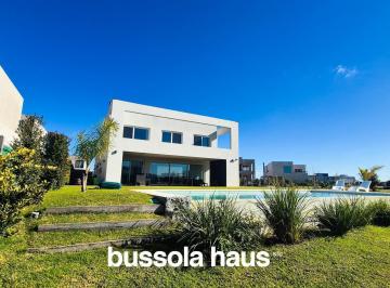 Casa · 250m² · 5 Ambientes · 4 Cocheras · Casa en Venta de 5 Ambientes Al Lago en Costas Puertos Escobar