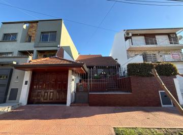 Casa · 180m² · 6 Ambientes · 2 Cocheras · Casa en Venta de 6 Ambientes en Quilmes Centro