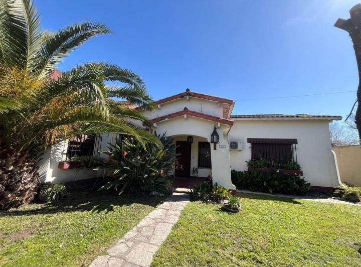 Casa · 277m² · 5 Ambientes · 2 Cocheras