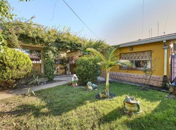 Casa · 120m² · 3 Ambientes · 2 Cocheras · Venta Casa en Lote Propio de 3 Amb con Quincho y Patio con Jardin