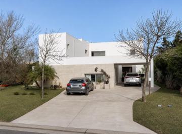 Casa · 270m² · 4 Ambientes · 2 Cocheras · Casa en Venta en Los Castores, Nordelta, Tigre