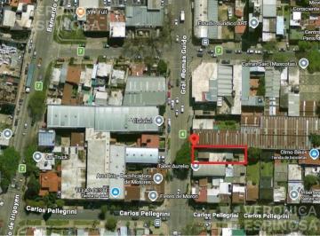 Terreno · 165m² · 3 Ambientes · 2 Cocheras · Casa de Tres Ambientes en Venta. Morón. Sobre Lote Propio de 10x30
