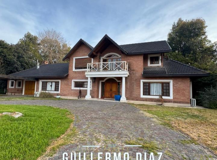 Casa · 550m² · 6 Ambientes · 2 Cocheras