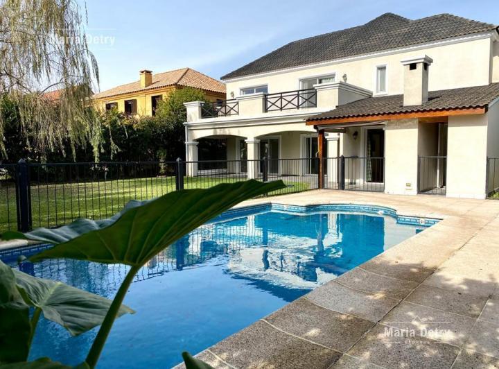 Casa · 260m² · 5 Ambientes · 2 Cocheras