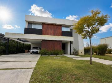 Casa · 236m² · 4 Ambientes · 2 Cocheras · Casa en Alquiler 4 Ambientes en Acacias Puertos Escobar
