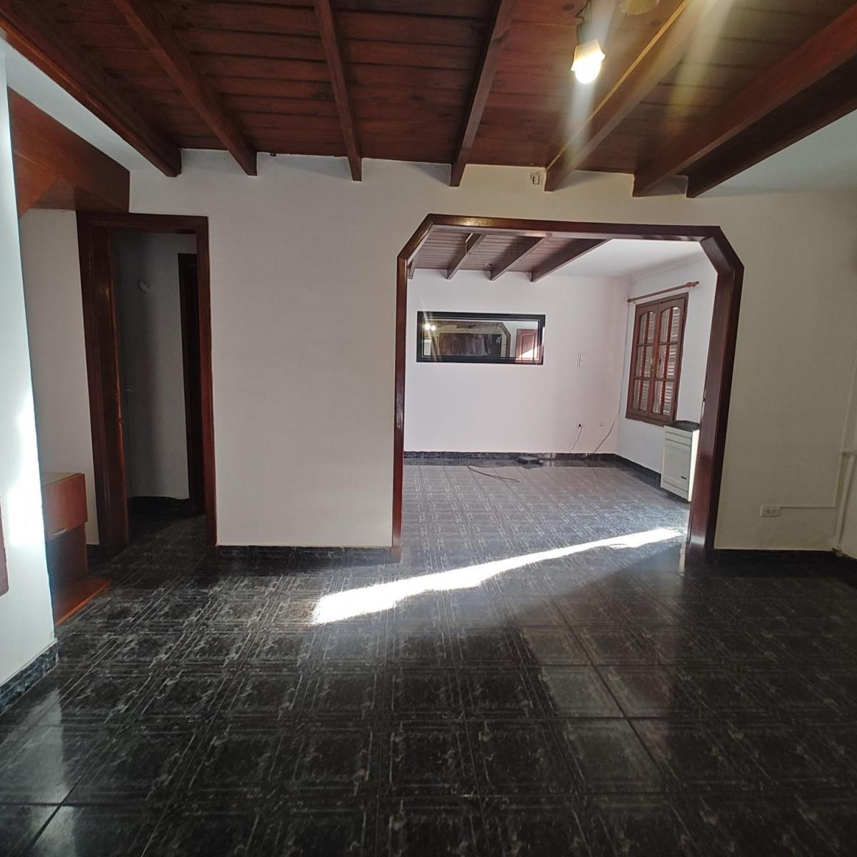 Casa duplex 2 dorm, 85m² con cochera y terraza — Cerrito