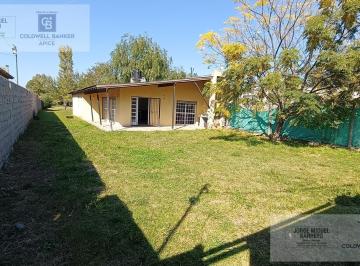 Casa · 109m² · 3 Ambientes · 2 Cocheras · Casa en Carlos Spegazzini