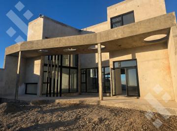 Local comercial · 277m² · 1 Cochera · En Alquiler | Oficinas Comerciales | Calles Las Lajas | Plottier