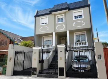 Casa · 170m² · 5 Ambientes · 5 Cocheras · Triplex / Casa en Venta Ramos Mejía.