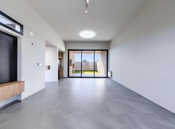 Casa · 160m² · 3 Ambientes · 2 Cocheras · Diseño, Domótica y Terminaciones Premium, Frente a Plaza.