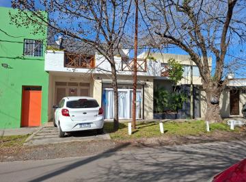 Casa · 160m² · 4 Ambientes · 1 Cochera · Casa Venta City Bell