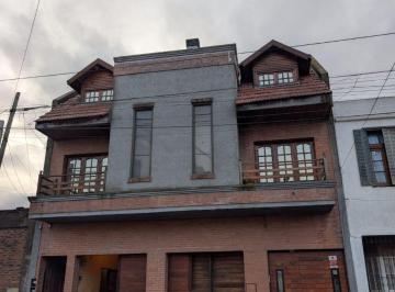 Casa de 4 ambientes, Quilmes · Alquiler de Importante Chalet en Av R. de Francia Quilmes Oeste
