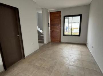 Casa · 80m² · 3 Ambientes · 1 Cochera · Duplex en Venta 2 Dorm 2 Baños en Valle Cercano - La Amistad