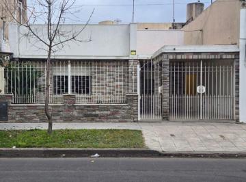 Casa de 3 ambientes, Lanús · Casa en Alquiler en Remedios de Escalada