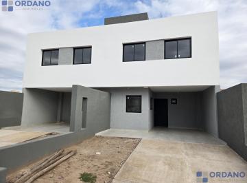 Casa · 130m² · 5 Ambientes · 2 Cocheras · Casa en Docta Urbanizacion