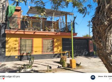 Departamento de 5 ambientes, Lavalle · Casa de Dos Plantas y Otra Casa Atras